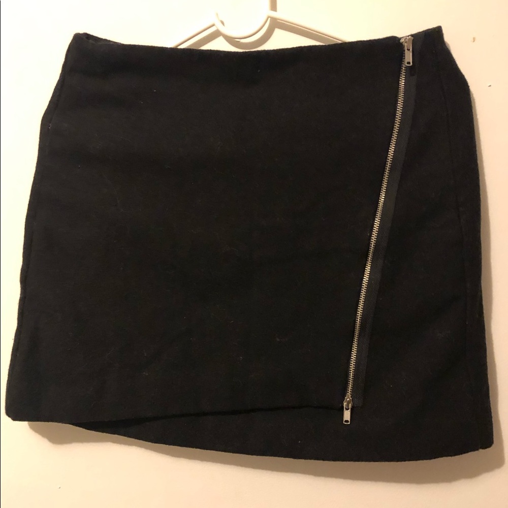 Black skirt with zipper